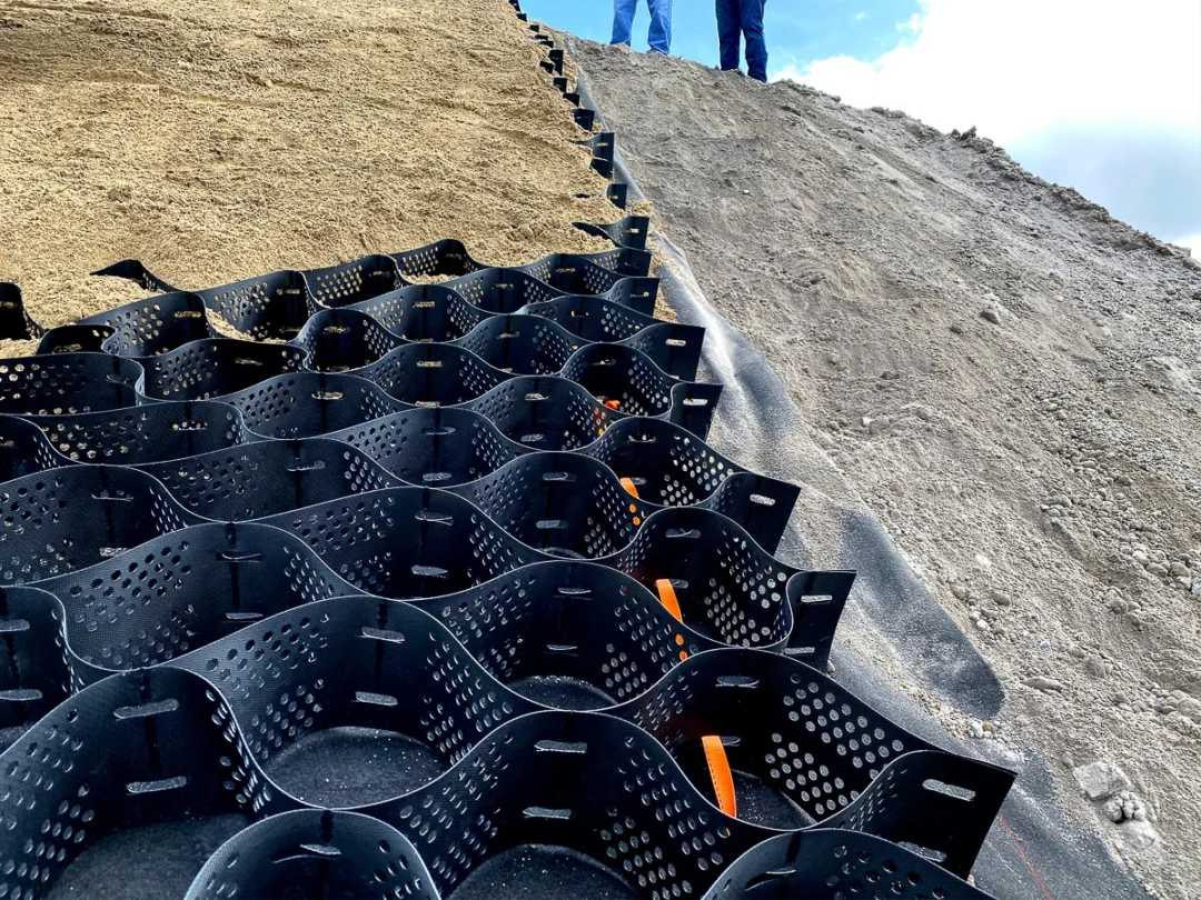 Geocell Slope Stabilization South Africa HDPE Geocell - GS150-445 (Textured) 150 mm (3 m × 11 m Panel)